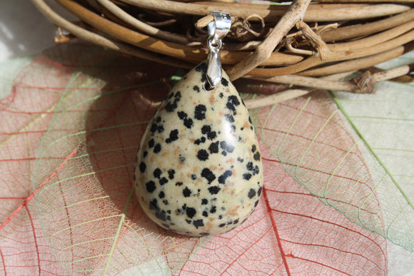 Pendentif en JASPE DALMATIEN