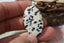 Pendentif en JASPE DALMATIEN